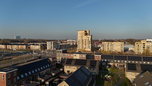 Brandgerucht op Nieuwe Bussummerweg in Huizen gemeld
