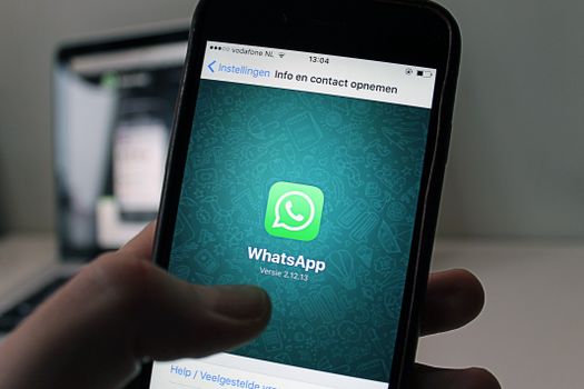 Klaptelefoon met WhatsApp kopen: waar let je op?