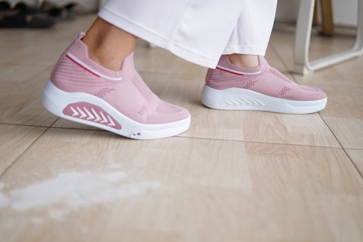 Sneaker trend 2026 dames: deze stijlen gaan straks overal opduiken
