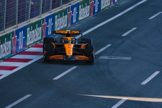 f1-nieuws laatste formule 1 en max verstappen nieuws racingnews365 op scherm met tussenstand en rondetijden