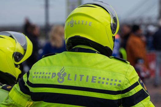 Politieauto in het centrum van Schiedam voor een overzicht van politie nieuws schiedam
