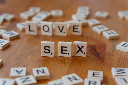 Zoekscherm op laptop met artikel over sexverhalen en aandacht voor privacy en veilig online lezen