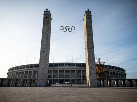 Tv-scherm met programma vandaag olympische spelen in een woonkamer in Dronten