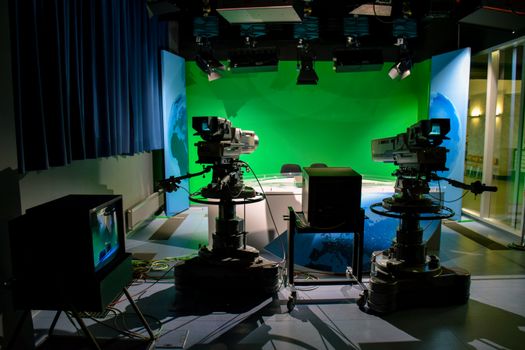 Redactiescherm met shownieuws-koppen en entertainmentupdates voor RTV Zuiderzee