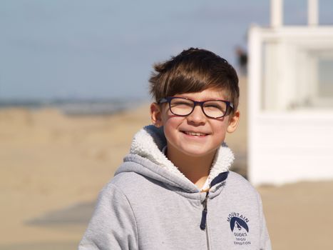Andy van der Meijde in een huiselijke setting, passend bij een artikel over gezin, kinderen en media-aandacht